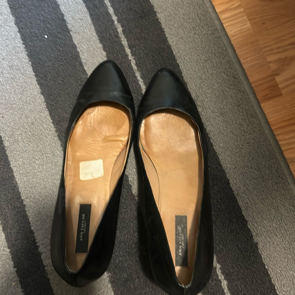 Anne Taylor classic leather  shoes in black